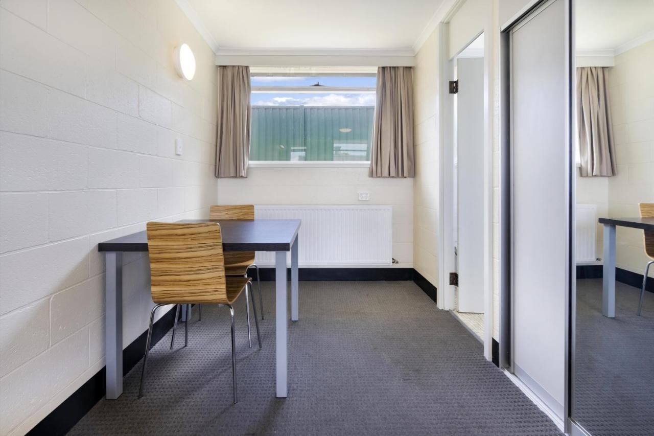 Top Of The Town Hotel Motel Burnie Exteriör bild